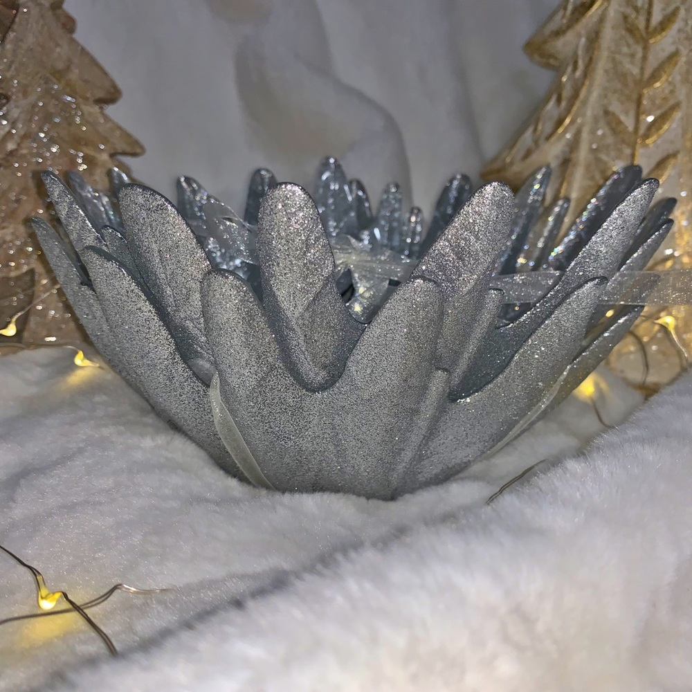 Akcam Set of 2 Sparkle Silver Poinsettia Bowl Set